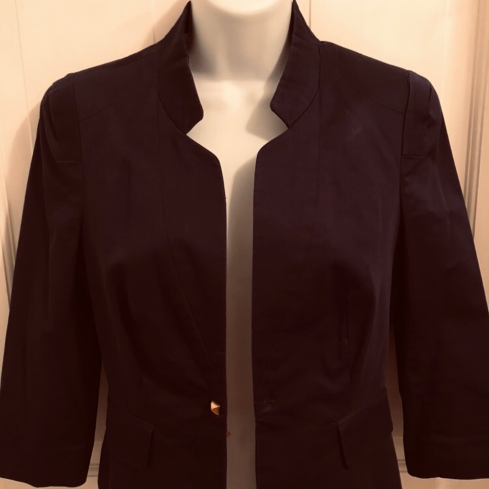 Reposh woman’s jacket. I17 inches from shoulder to sleeve. 15 inches across.